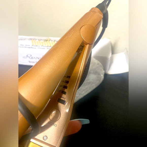 NWOT Twist straightening iron - Picture 11 of 12